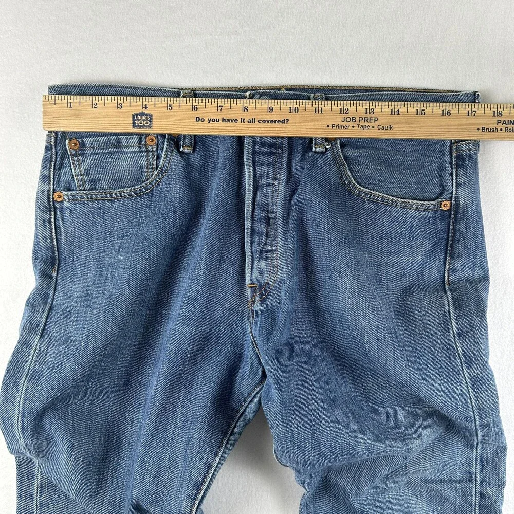 Levis 501 Jeans Mens 33x30 Medium Wash Denim Regular Straight Button Fly Y2K